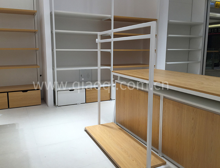 全棉時代—4代服裝中島